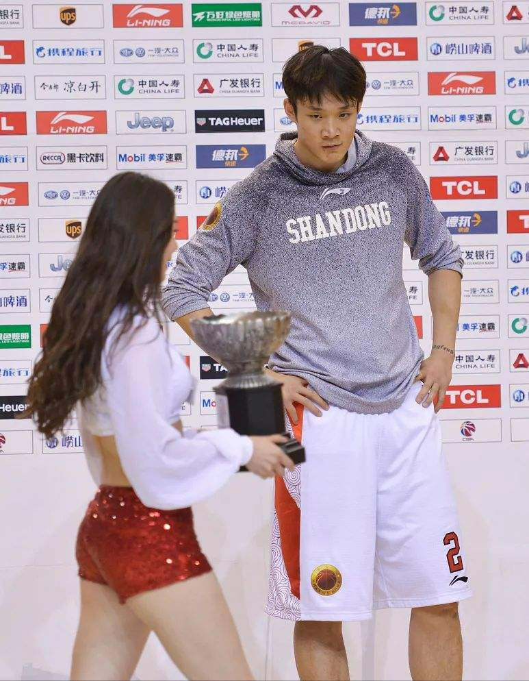 nba中哪些球员有髌腱炎（从此你我皆为过往！但，四字外援那颗倔强的心没有死）