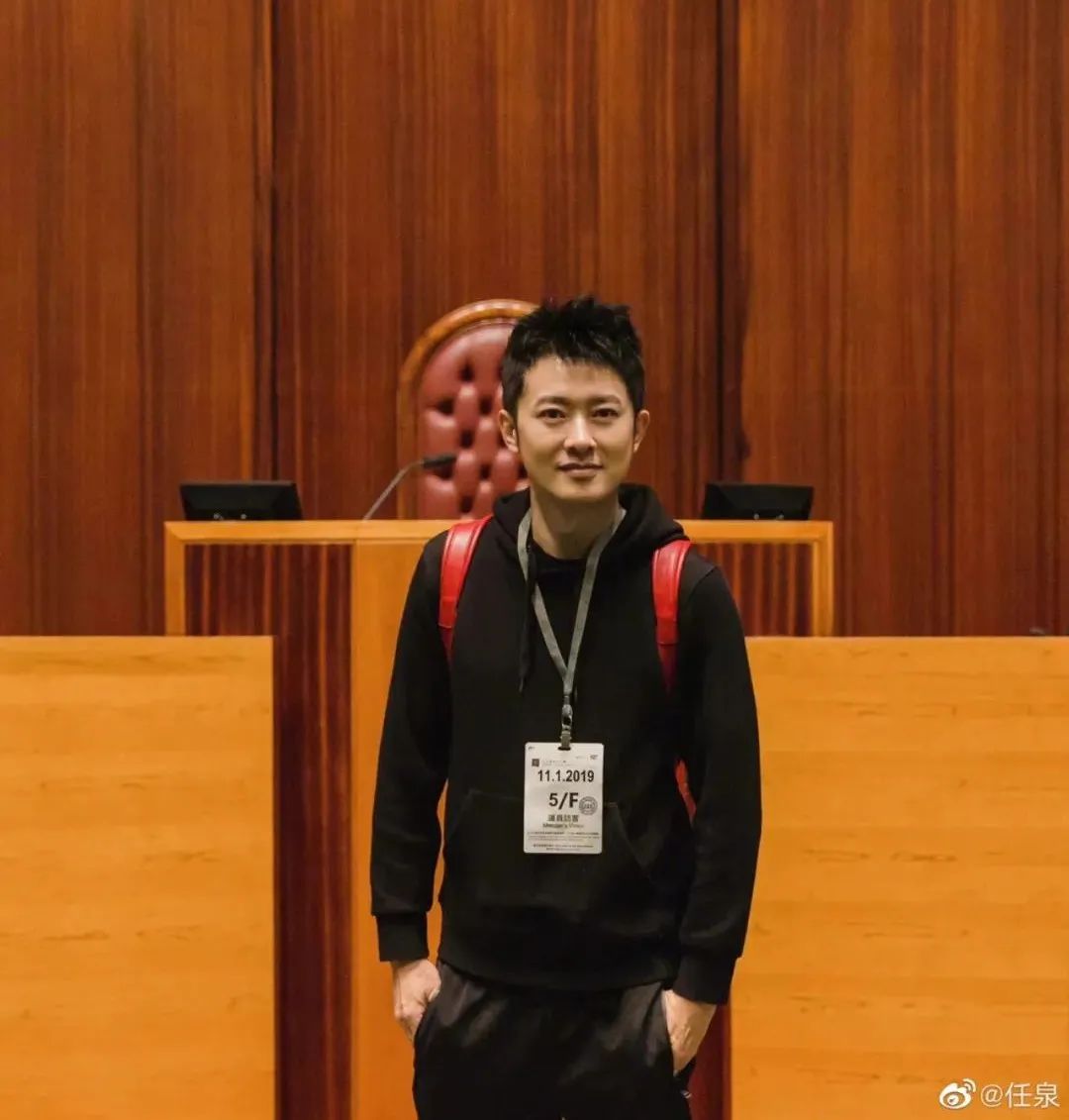 百位明星庆祝香港回归25周年，王祖蓝晒对比照，陈伟霆推新歌欢庆