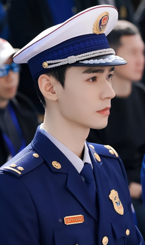 个个鹤立鸡群，却烦恼“长太高”，这10位男星的身高太不懂事