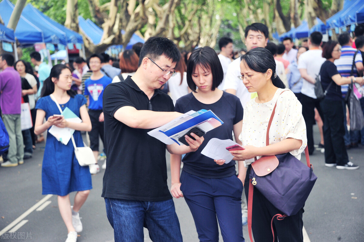 中考可以报几个志愿，填报志愿要注意什么？听听高中老师的建议