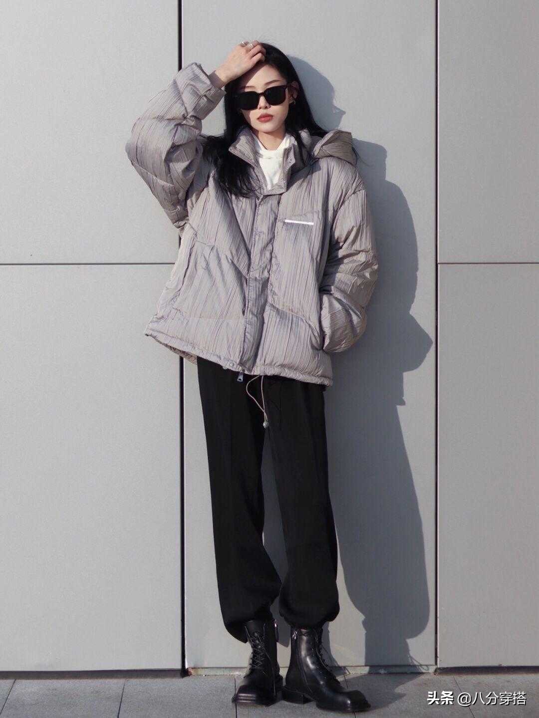 冬天的羽绒服没有时尚感吗？看看这些穿法，简洁大方。