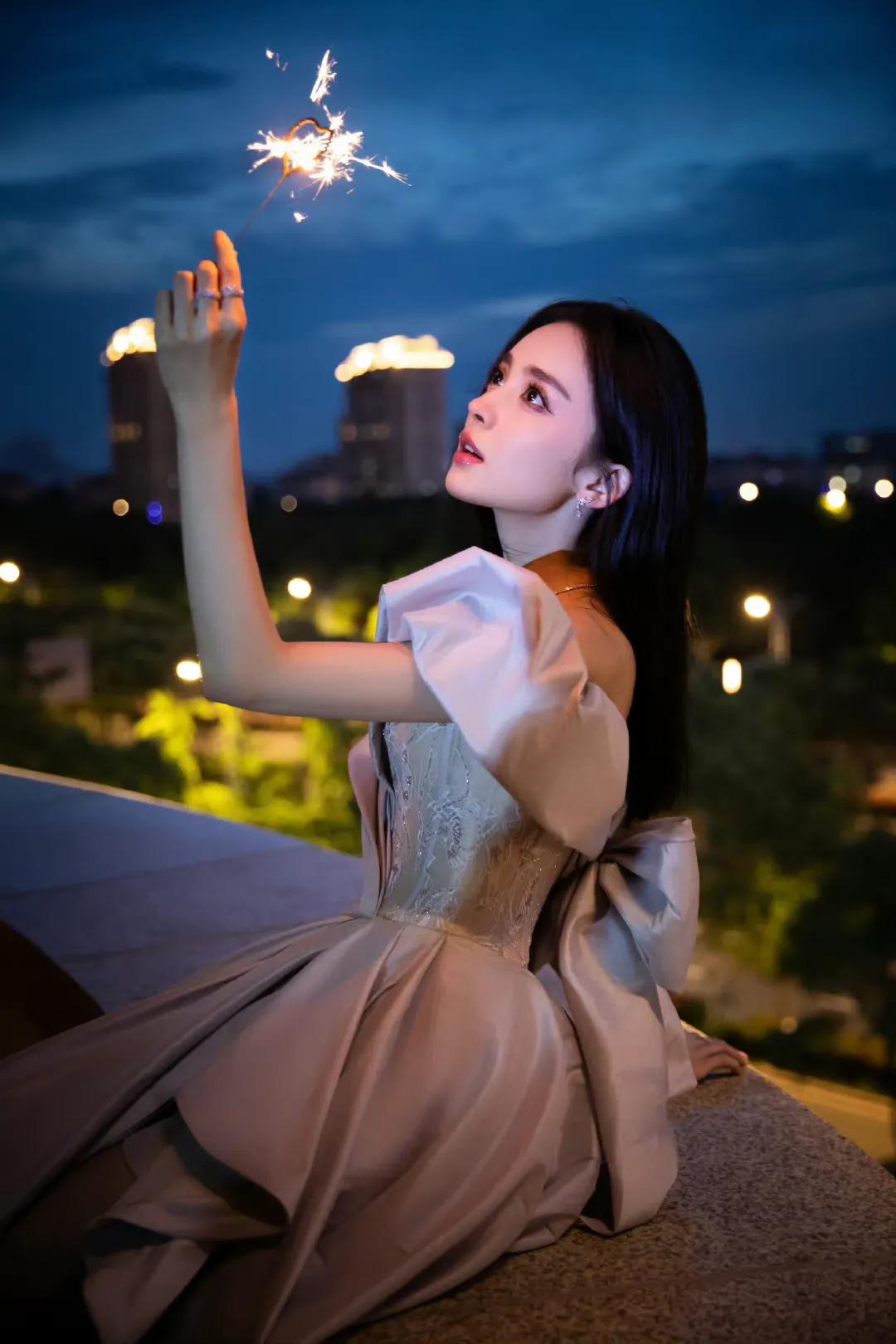 古力娜扎近期穿搭