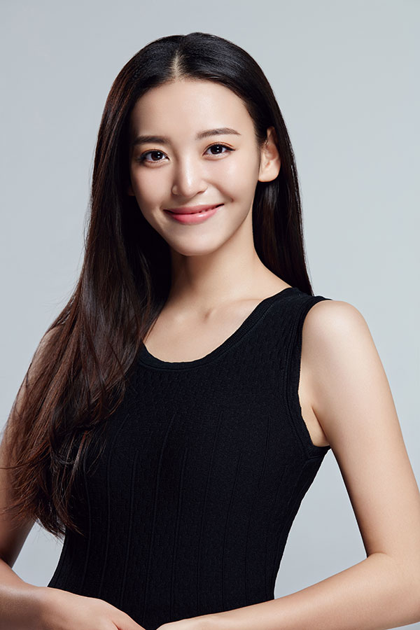 影视女演员尤靖茹，青春靓丽