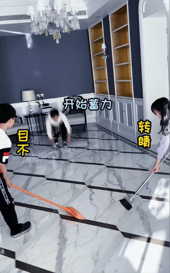 田亮携儿女助力冬奥会，森碟小亮仔身高猛蹿，与爸爸共用一张脸