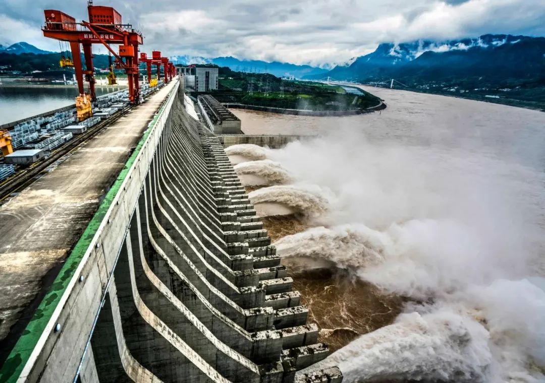 尤其是長江三峽水庫,在整長江流域中具有舉足輕重的地位,三峽水電站是