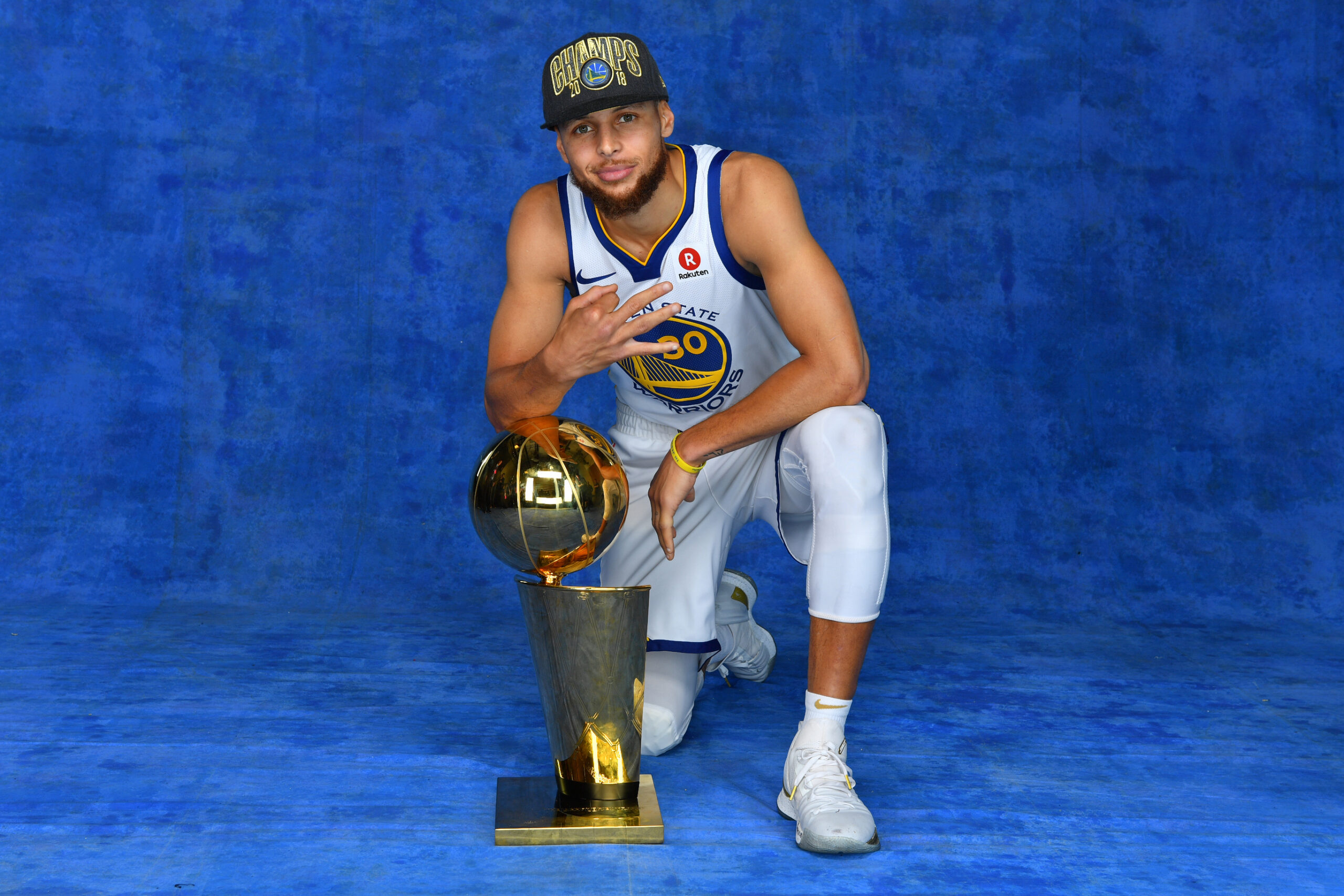 这是斯蒂芬·库里的经历,与其他任何经历不同,在聚光灯下库里一名篮球