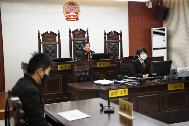 认真落实民诉法新规 咸阳中院院长独任审判当庭裁定促和谐