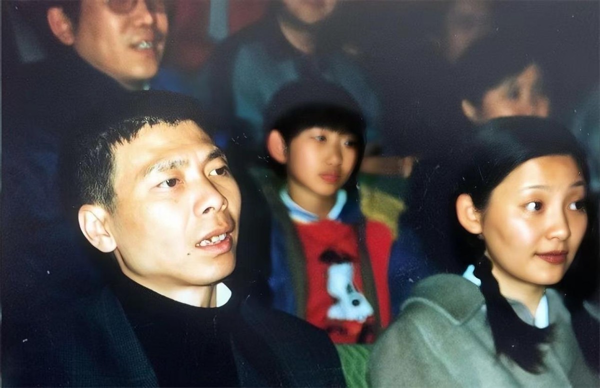 前妻女儿和领养女儿差距有多明显?同是冯小刚的孩子,却不同人生