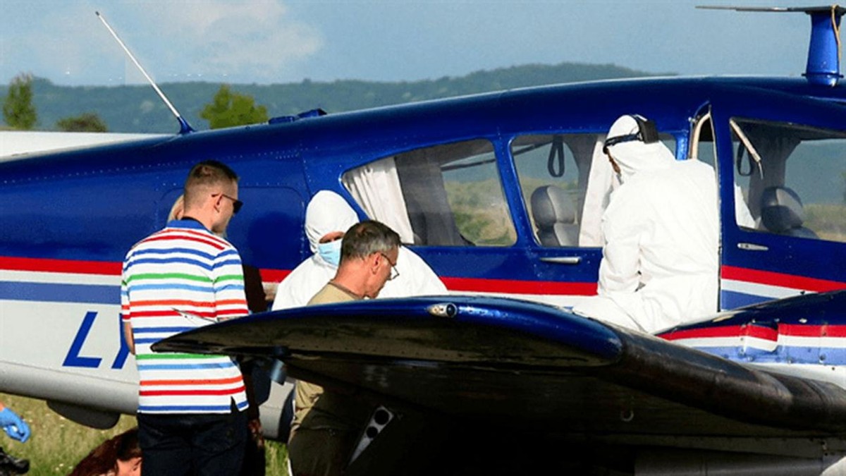 ���طɻ�ͻ�Ʊ�Լ����������غ��������һ�ˣ�6��ս����û��ס