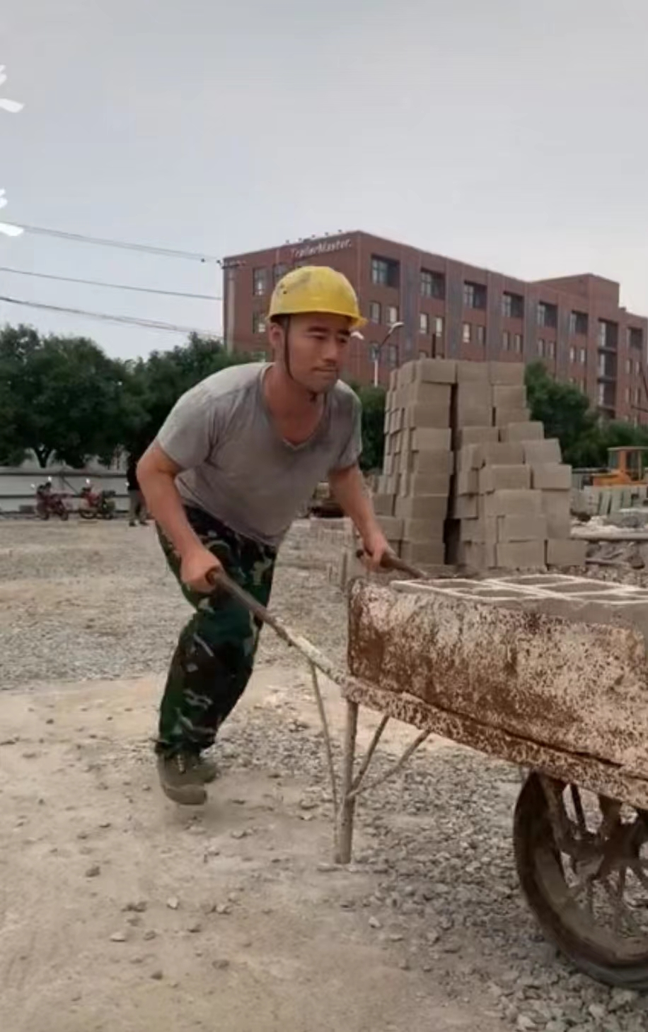 从一夜爆红到"销声匿迹",旭日阳刚,到底经历什么