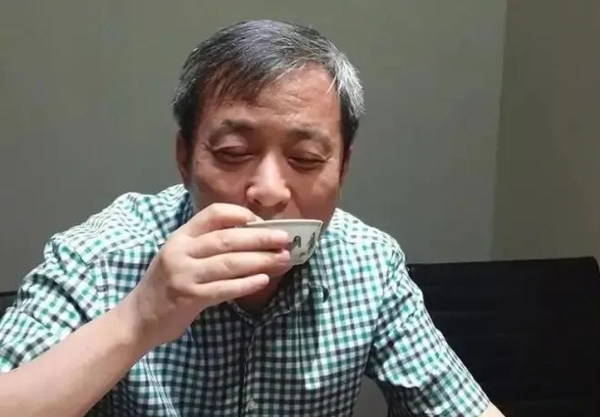 读瓷|三年的沉淀,烧出这一组绝美斗彩青花杯,太贵气了