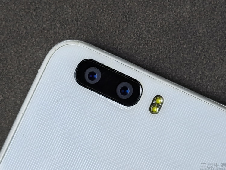 中端手机上的“凑数摄像头”，好日子要到头了？