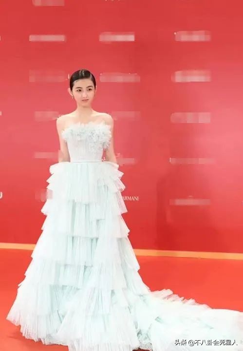 溜肩膀、虎背熊腰，小短腿，上海电影节红毯才是真暴露明星缺陷