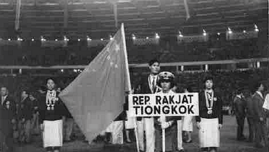 1960年中国足球开始走下坡路，贺龙下令解散国足：到部队整顿作风