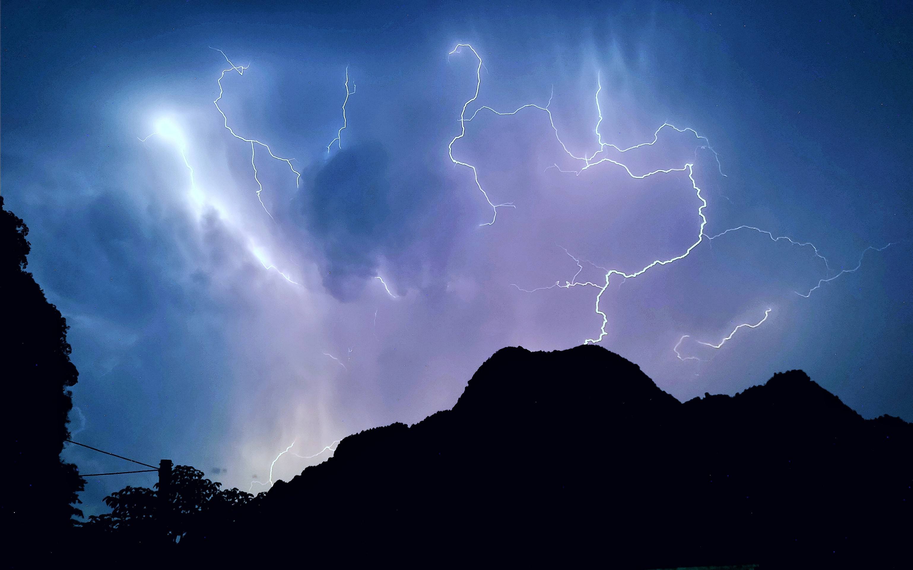 神堂湾(张家界神堂湾的千古之谜:科考队绳降650米,只为寻找崖低真相)