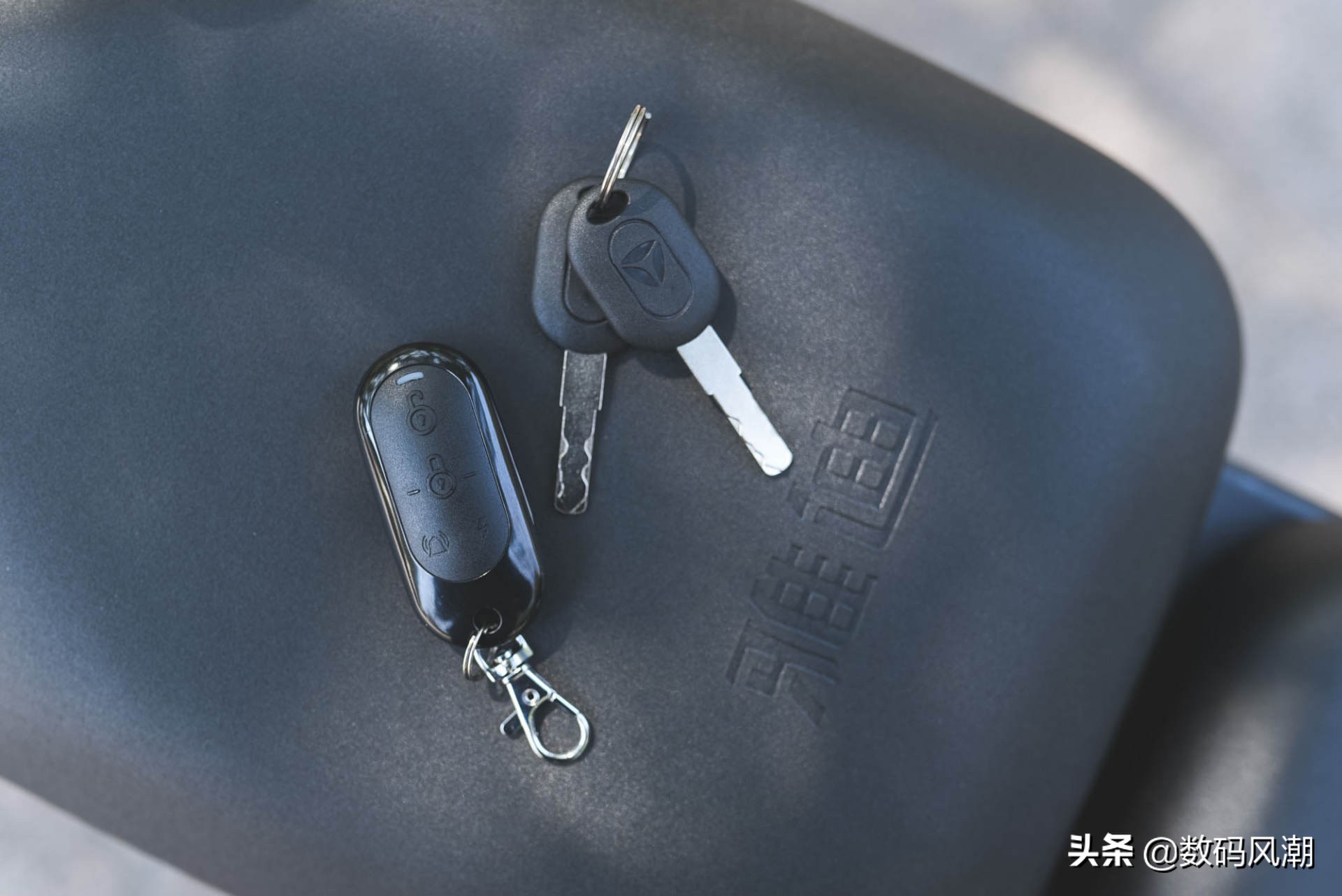 两千元价位最佳成绩单，雅迪欧逸48V15Ah款：配置给足，价格真香
