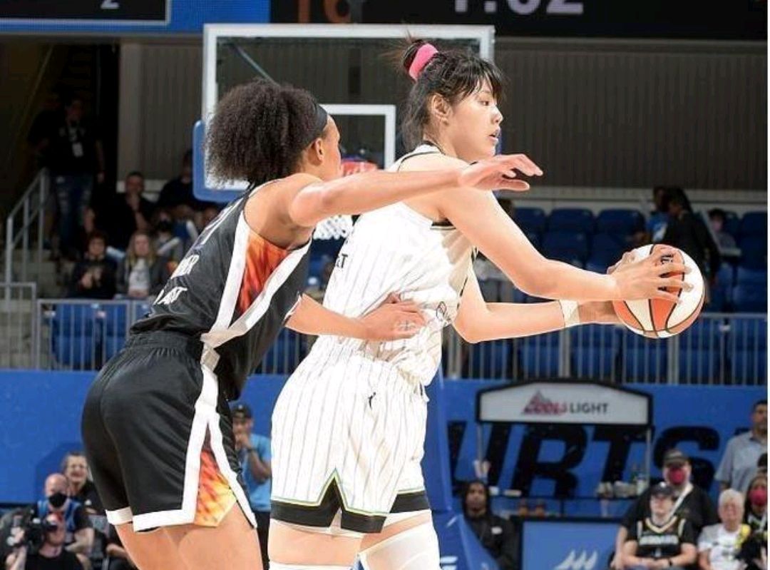 wNBA排名(10分5板！女篮金花绽放WNBA 国际新秀排名第一 战术地位远超李月汝)