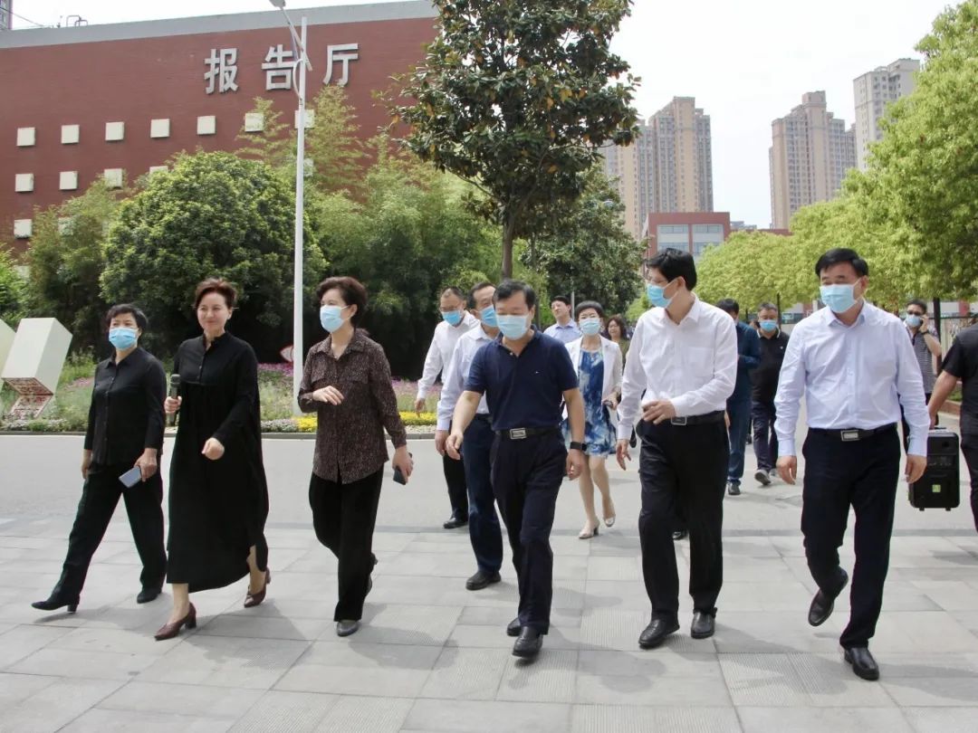 ��������Э��ϯ�Ÿ���һ�е���ʮһѧУ����Ԥ��δ�����˷��﹤��