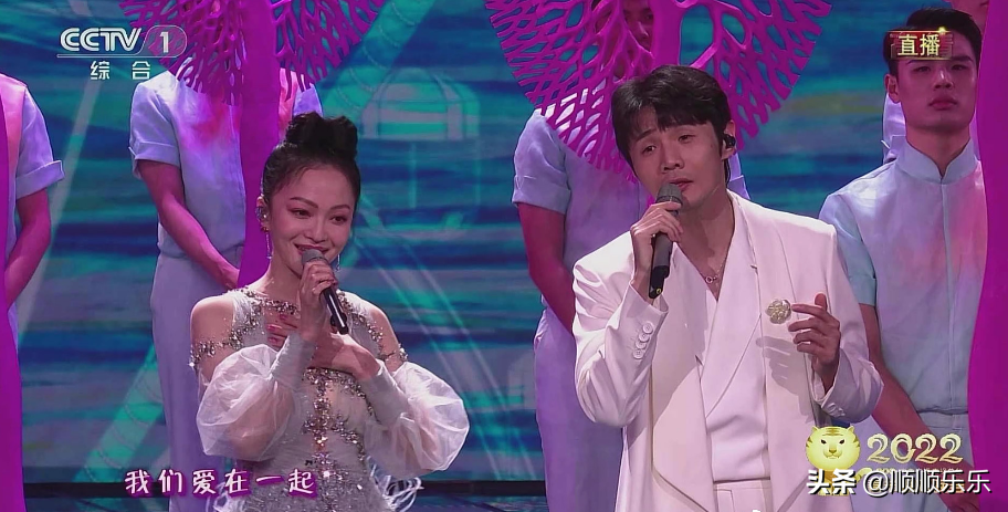 张韶涵李荣浩大眼瞪小眼，网友：这是故意的吗？