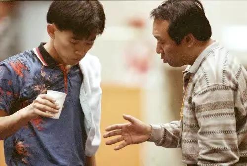 孔令辉结婚了吗知乎（“乒乓王子”孔令辉，和马苏同居11年因性格分手，今年近50还单身）