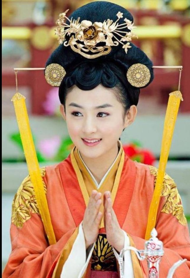 女星赵丽颖：一个中专生，十年后荣登福布斯，她凭什么？
