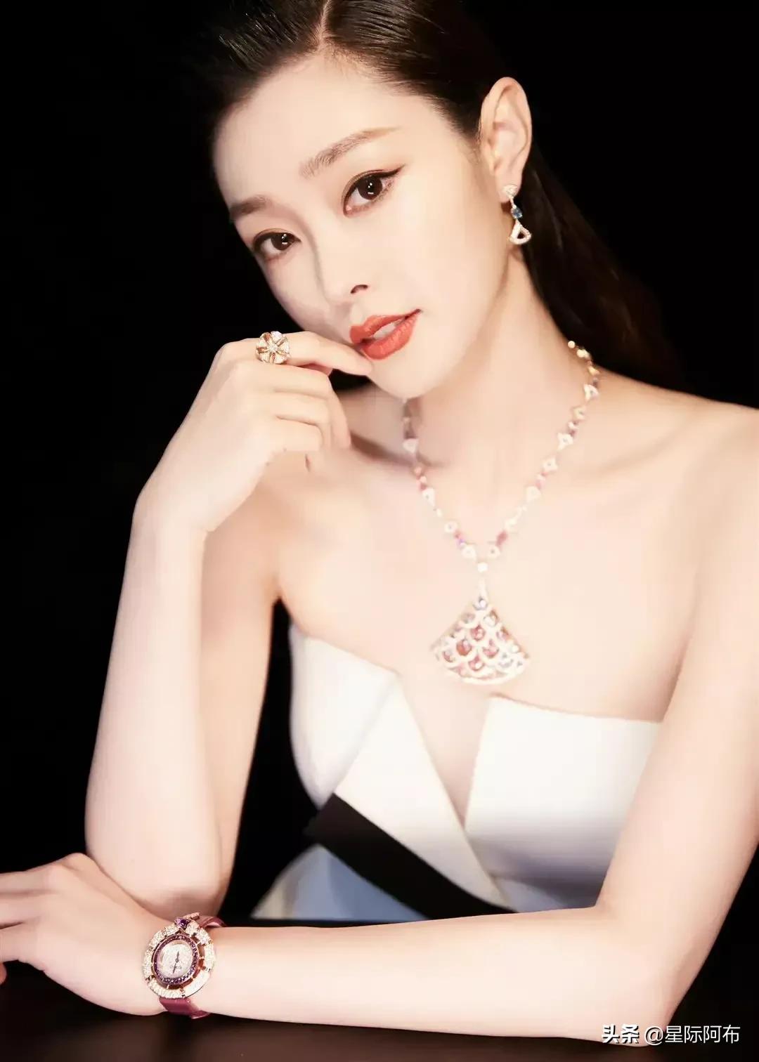 宋轶最迷人的当数她的眼睛。一双水汪汪的大眼睛，脉脉含情