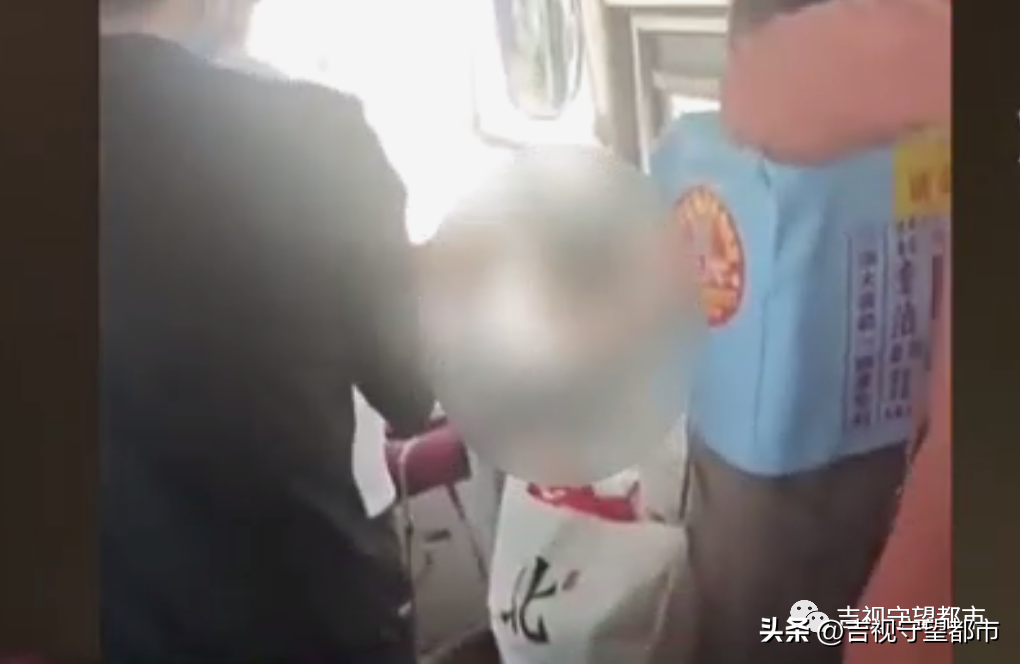 守望都市最近一期（一言不合起爭(zhēng)執(zhí)，女子竟搶奪客車方向盤...）