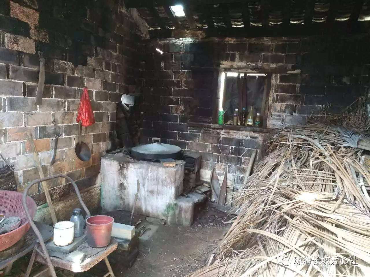 2009年，山东21岁女孩翻墙私奔摔成瘫痪，小伙不离不弃照顾14年