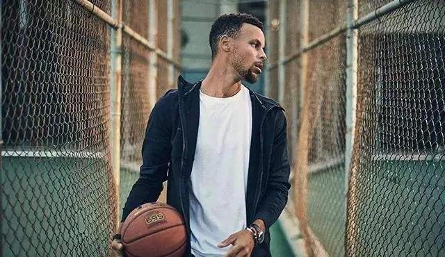 为什么最强nba库里动作少（天赋平平的库里是怎么一步一步成为联盟最有人气的超级巨星的）-趣拿体育