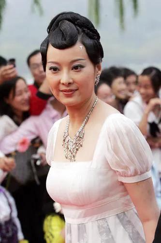 乒乓名將張怡寧老公（13年后再看張怡寧徐威大20歲的盛世婚禮，一兒一女是最好的回應）