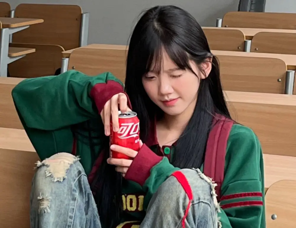 井川里予成虎牙一姐了？玩游戏太菜遭网友怒喷：你只适合买热搜