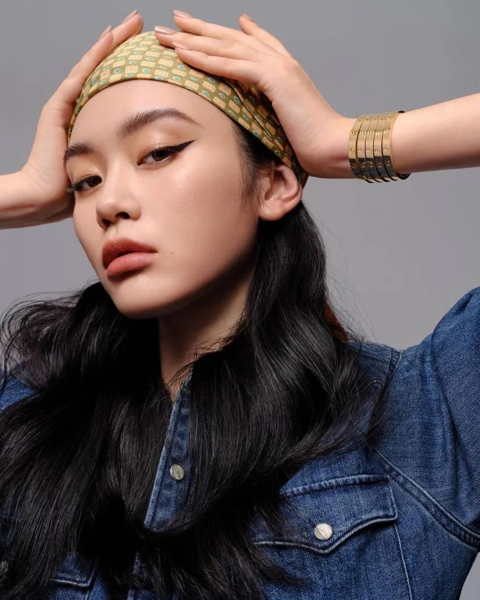 超模奚梦瑶嫁入豪门后，变得更加成熟，有魅力了