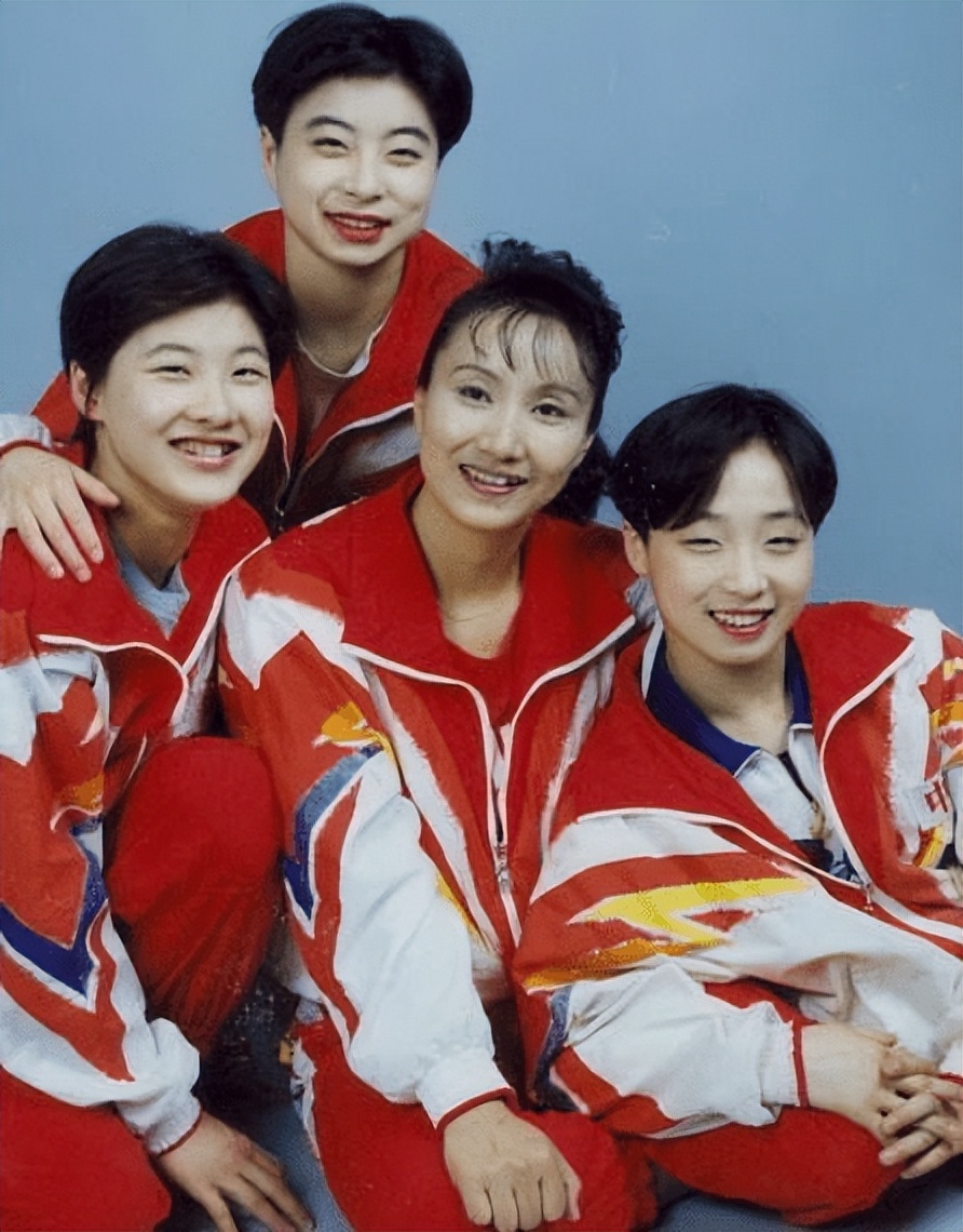 跳水天后伏明霞现状如何（跳水女皇伏明霞近况：71岁丈夫身价百亿，19岁女儿亭亭玉立）