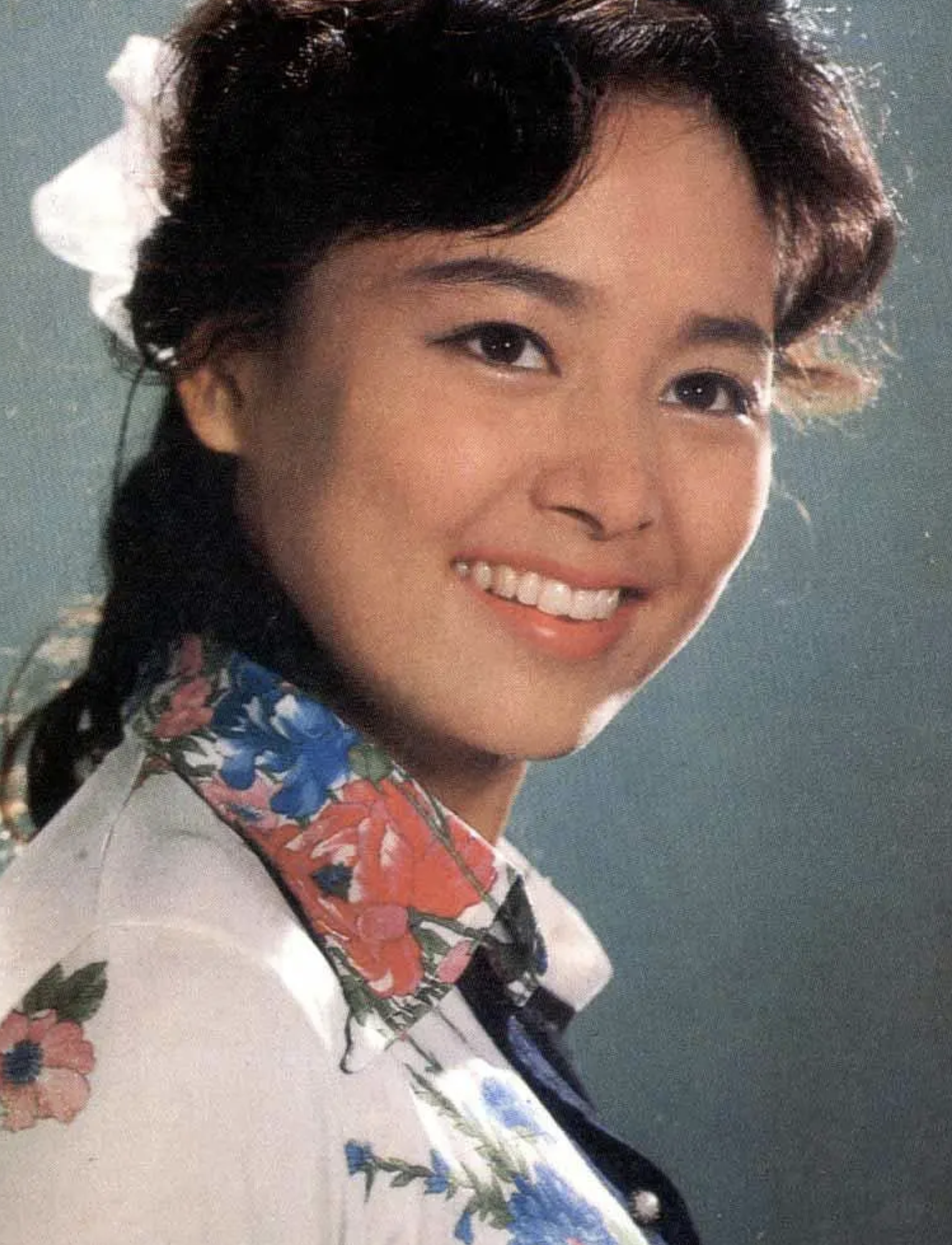 "弃夫出国",单身29年无子女,凭《庐山恋》爆红的张瑜近况如何