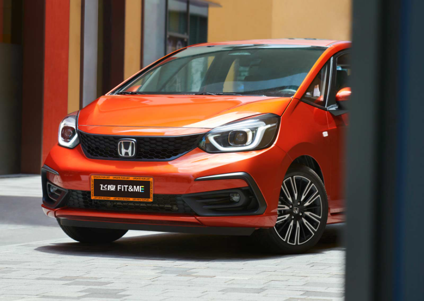 女的开什么车既实用又好看（女生开哪款车合适些）