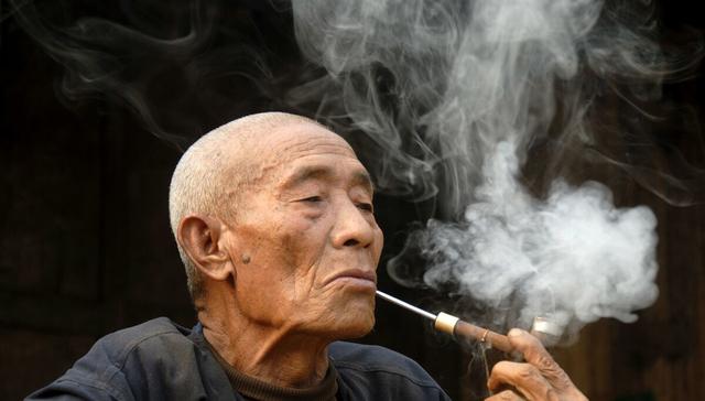 90岁老人：生病后我才明白，晚年谁都靠不住，就连亲情也是现实的