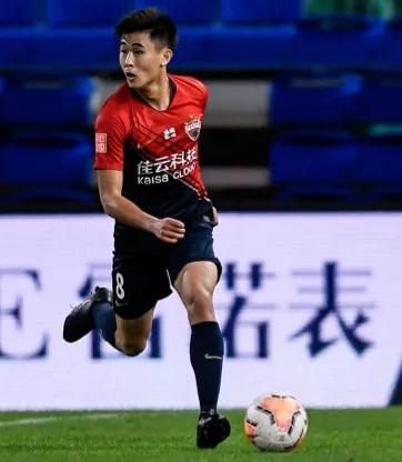 2,从戴伟浚对阵日本队的表现,彰显国足难进步的根本原因.