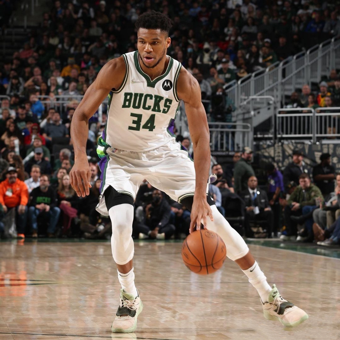 耐克雷电喷篮球鞋(3月3日nba球鞋上脚,哈登携新配