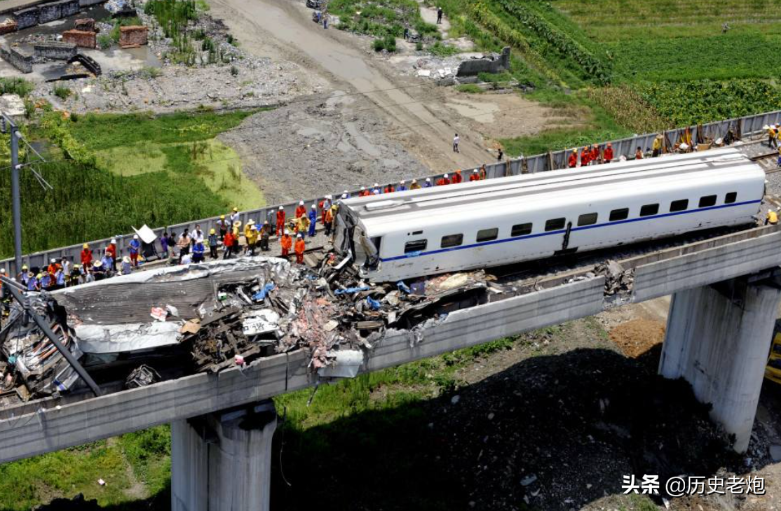 故事：10年前，温州动车事故中幸存下来的小伊伊，如今怎么样了