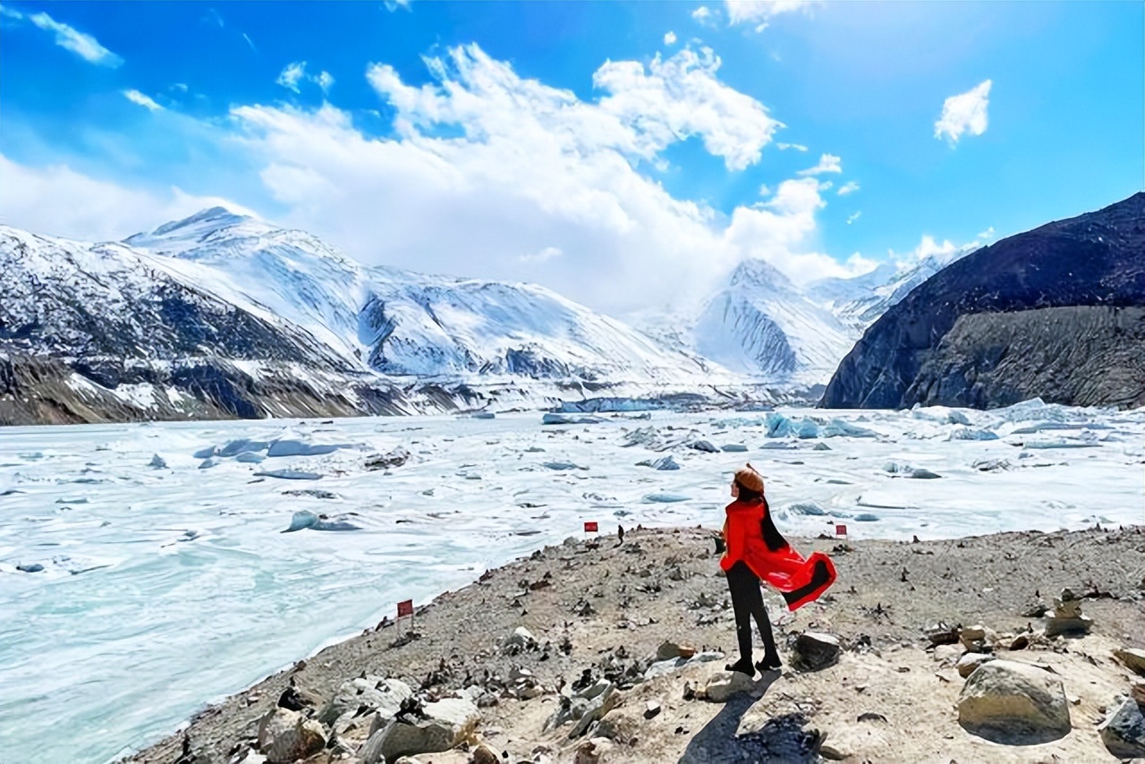 来古冰川海拔(西藏昌都有个仙境般的冰川，一年四季风景壮观，还可以近距离拍照)