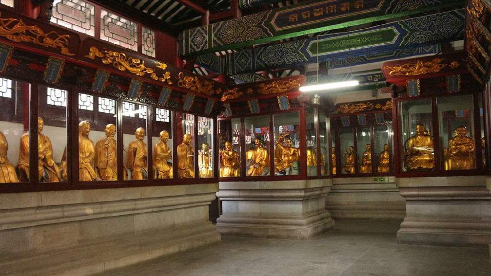 盘点全国10大求财最灵的寺庙，前仨歪果仁都喊真香，争着上头香