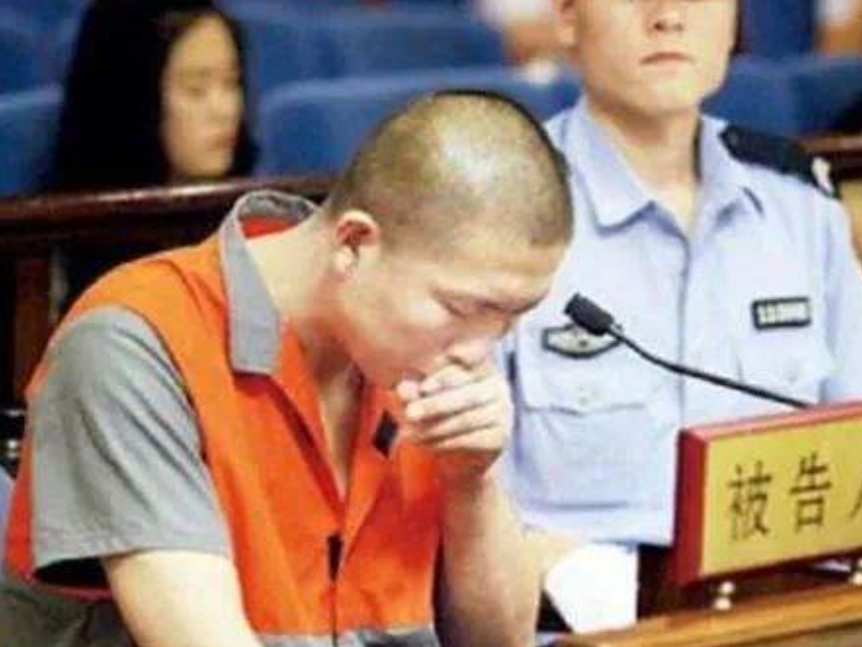 高考状元抢银行10万，被抓时仅花100多元，出狱后再考入重点大学