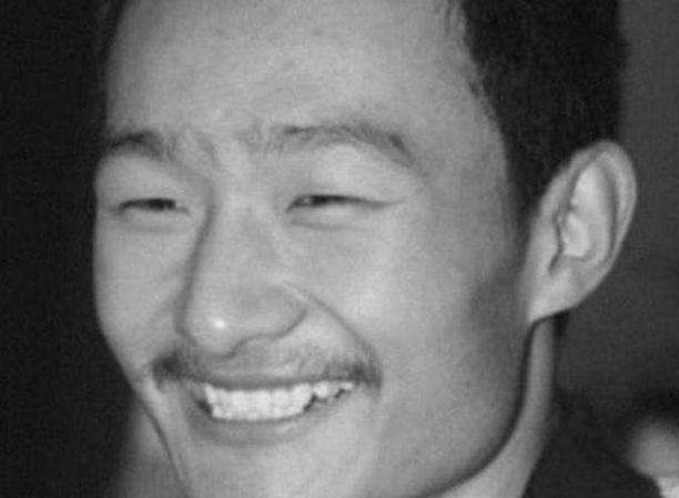 中国2位顶级高考状元，一个远赴美国一个留在国内，生活截然不同