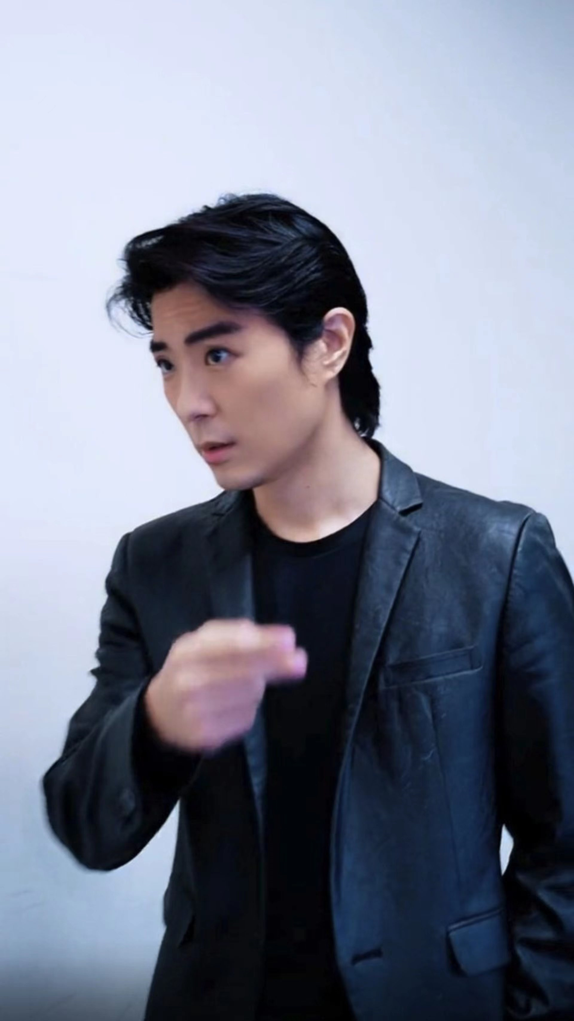 张景淳在情景剧《爱·回家之开心速递》中饰演龚烨一角而深入人心