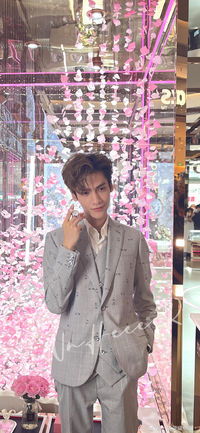 7.17美图：秦岚 任豪 肖战 檀健次 罗云熙 龚俊 张予曦 唐嫣 李易峰 王俊凯