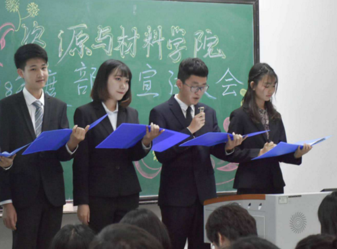 广州大学生每月1000元“生活费”，真的不够用吗？网友吵翻天了