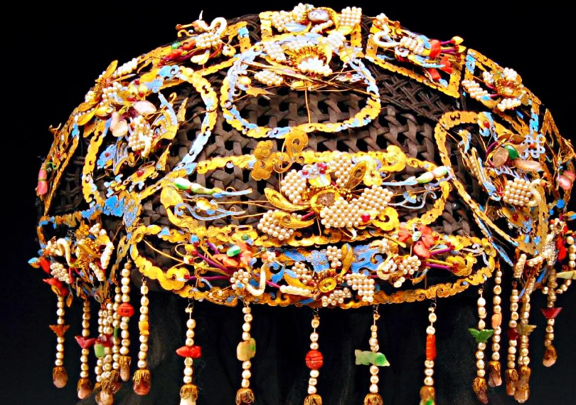 宫廷点翠艺术是中国古代玉石艺术的珍品之一,点翠首饰的独特美感和