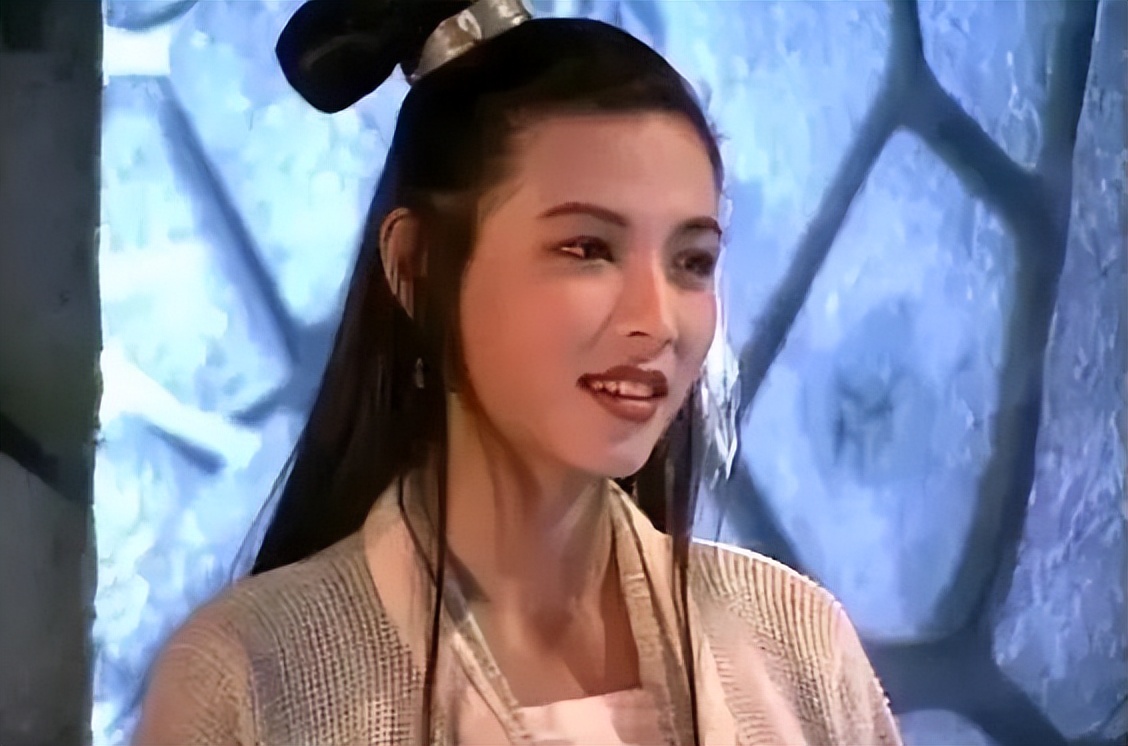 小昭不是谁都能演，她风华绝代，她像横店市场拉来的临时工