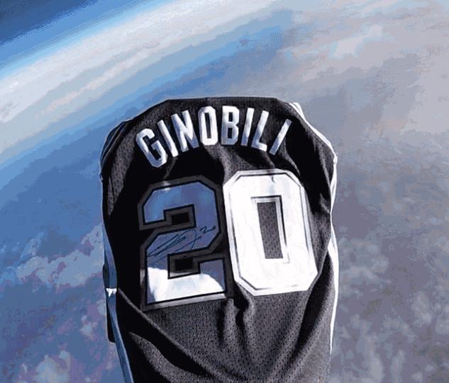 历史第一人，妖刀吉诺比利球衣升上太空，他有何成就获此殊荣
