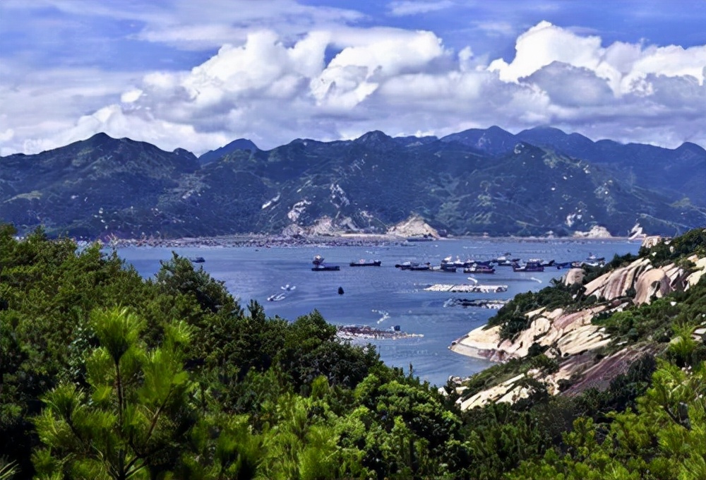 福建值得去的景区，岛屿连缀、水深波平，是世界少有的天然良港